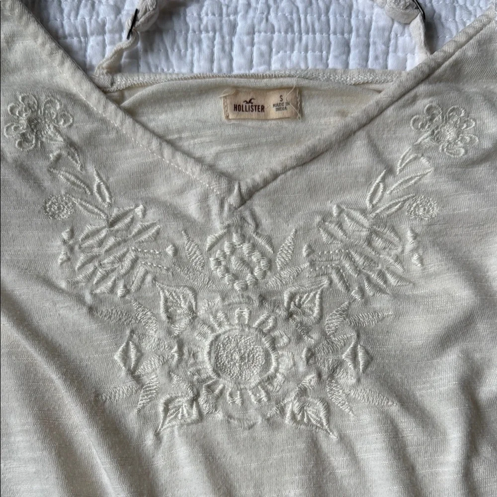 Hollister Cream Sleeveless Camisole Relaxed Fit - Picture 3 of 5